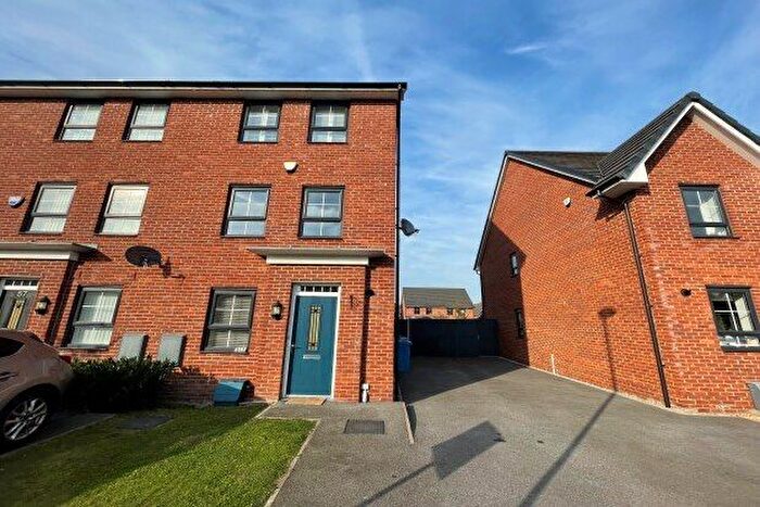 4 Bedroom Town House To Rent In Cartwrights Farm Road, Liverpool, L24