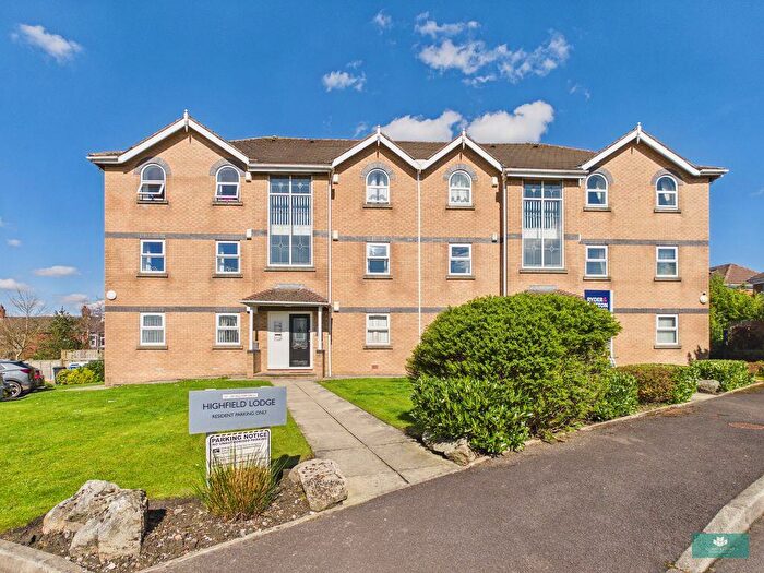 2 Bedroom Flat For Sale In Hilltop Drive, Oldham, OL2