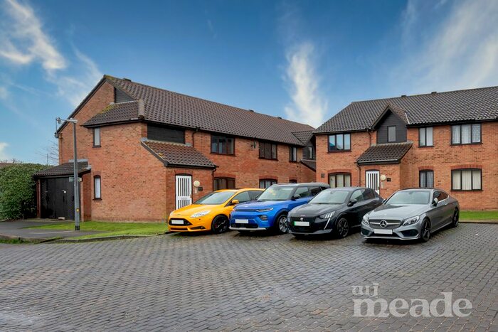 1 Bedroom Flat For Sale In Godwin Close, Sewardstone Road, London, E4