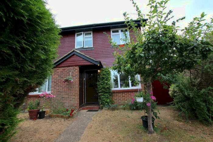 3 Bedroom Terraced House To Rent In St Johns, GU21