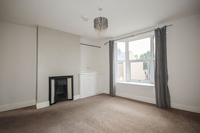 1 Bedroom Flat To Rent In High Street, Rainham, Kent, ME8