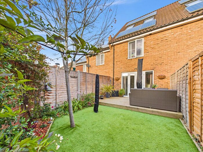 3 Bedroom Town House For Sale In Thistle Close, Yaxley, PE7