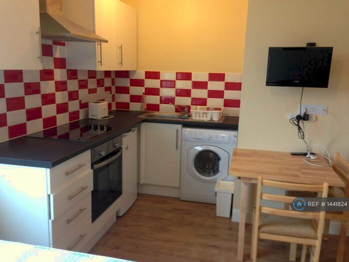 Studio To Rent In Whitchurch Lane, Edgware, HA8