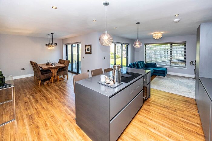 5 Bedroom Detached House For Sale In Beech Gardens, Halifax, HX2