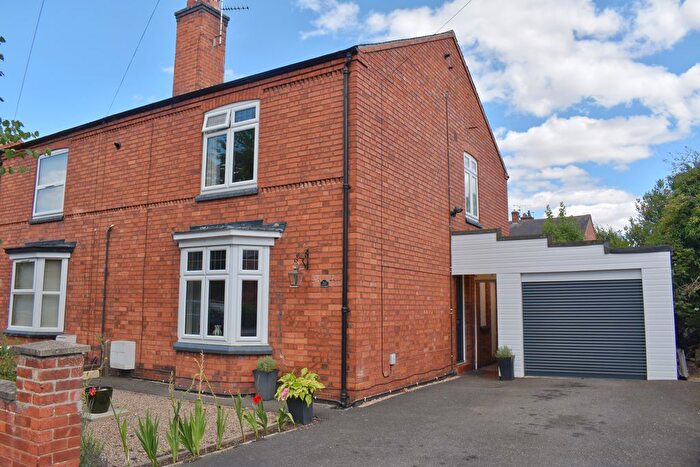 3 Bedroom Semi-Detached House For Sale In Rufford Avenue, Newark, NG24