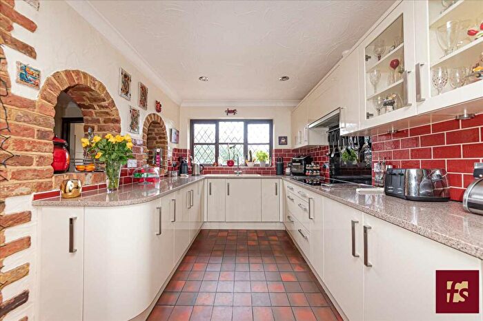 5 Bedroom Detached House For Sale In The Stumps, Ripplesmore Close, Sandhurst, GU47