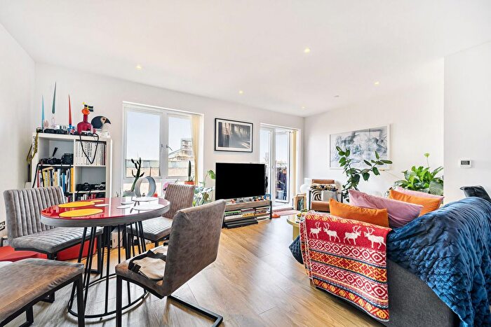1 Bedroom Flat For Sale In Tallack Road, Leyton, E10
