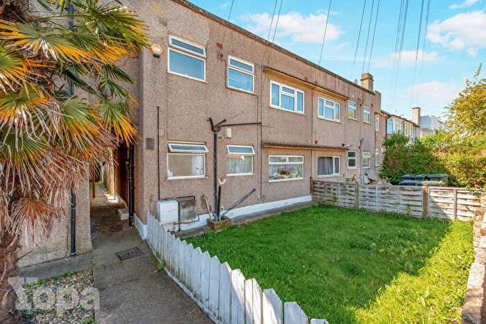 2 Bedroom Maisonette For Sale In St. Marks Avenue, Gravesend, DA11