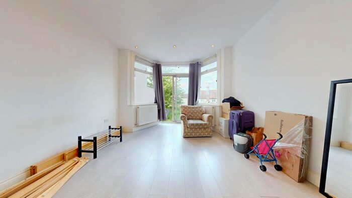3 Bedroom Flat To Rent In Colindeep Gardens, NW4