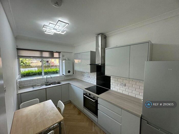 2 Bedroom Flat To Rent In Bessemer Court, London, NW1