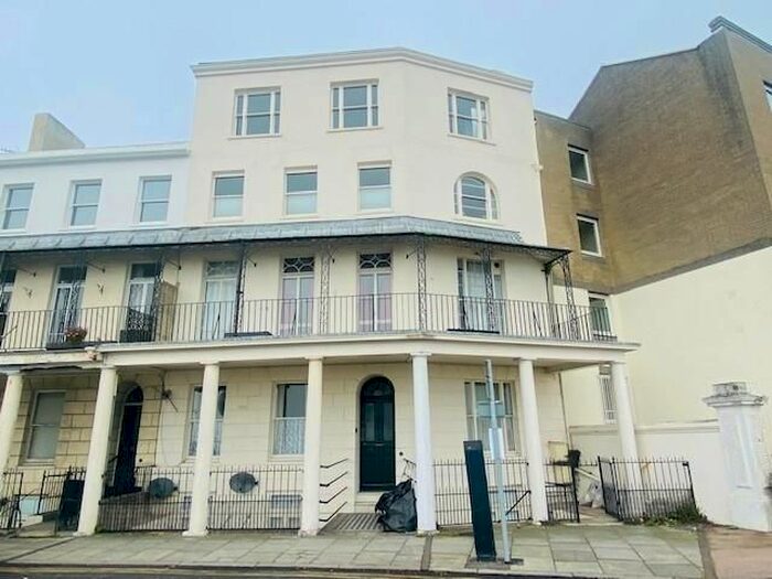 2 Bedroom Flat To Rent In Wellington Crescent, Ramsgate, CT11