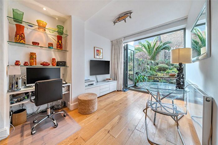 2 Bedroom Flat For Sale In Sycamore Gardens, London, W6