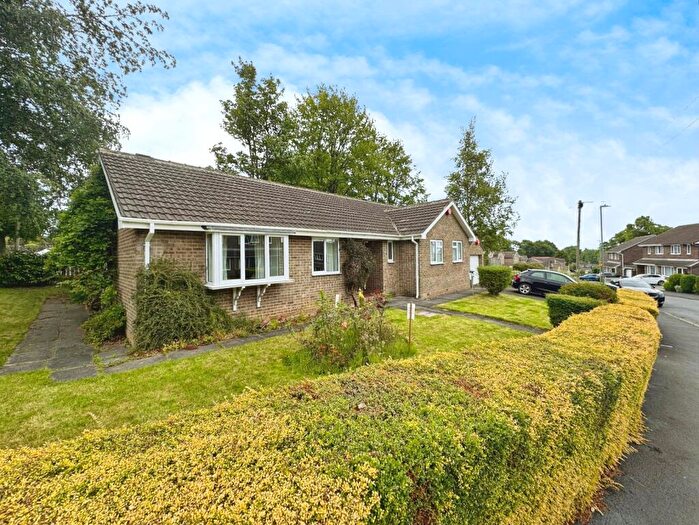 3 Bedroom Bungalow To Rent In Kirkwood Drive, Huddersfield, West Yorkshire, HD3