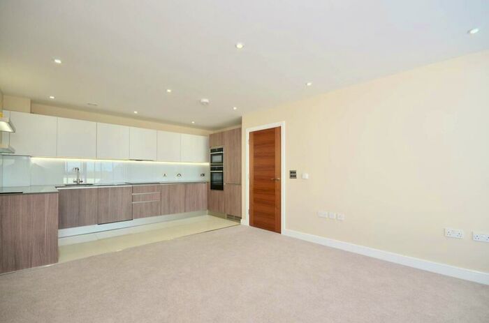 2 Bedroom Flat To Rent In Leapale Lane, Guildford, GU1