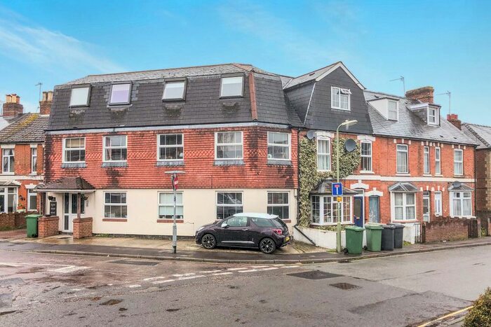 2 Bedroom Flat To Rent In Essex Road, Basingstoke, RG21