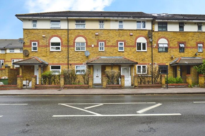 5 Bedroom Town House For Sale In Tollgate Road, London, E6