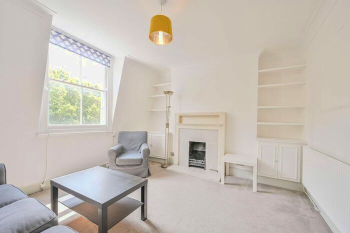 3 Bedroom Flat To Rent In Westville Road, Shepherd's Bush, London, W12