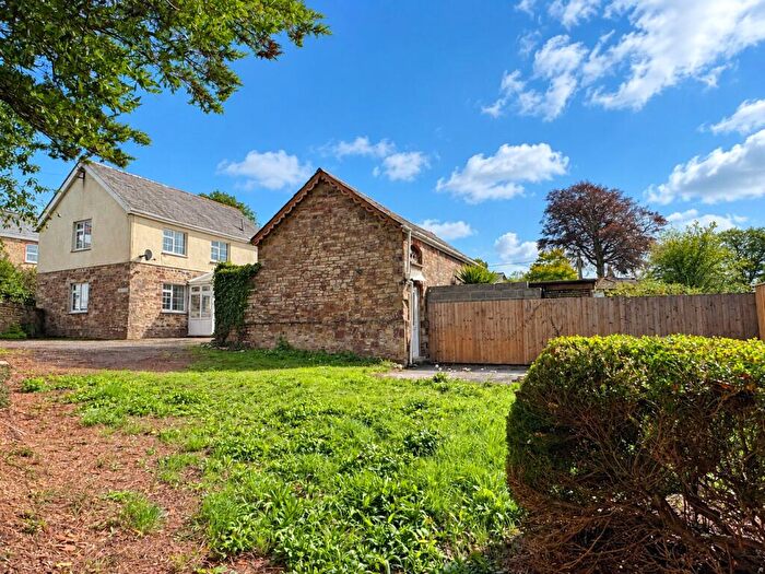 2 Bedroom Link Detached House For Sale In Cross Lane, Bodmin, Cornwall, PL31