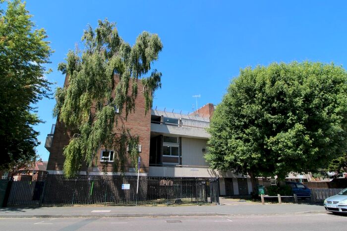 4 Bedroom Flat For Sale In Somers Road, Southsea, PO5