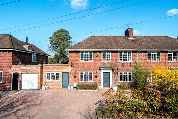 4 Bedroom Semi-Detached House For Sale In Oaklands Lane, St Albans, AL4