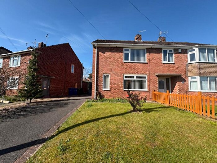 2 Bedroom Semi Detached House To Rent In Loundeswood Avenue, Chesterfield, S41