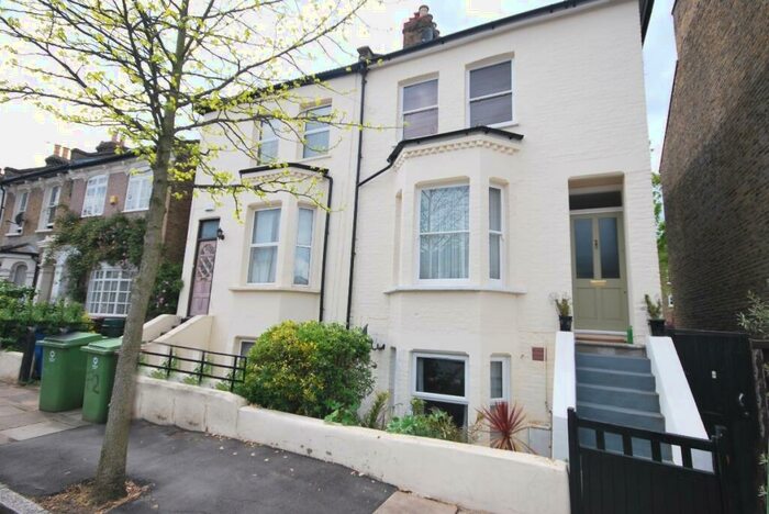 1 Bedroom Flat To Rent In Henslowe Road East Dulwich, SE22