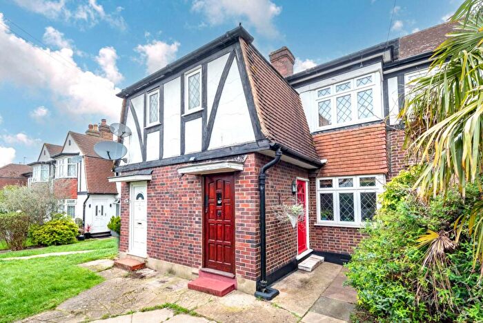 2 Bedroom Maisonette For Sale In Tudor Drive, Morden, SM4