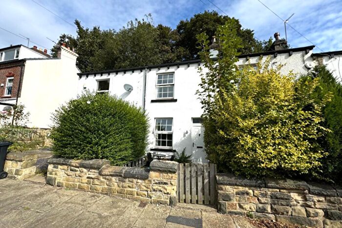 2 Bedroom Terraced House To Rent In Ravenscar Avenue, Oakwood, LS8