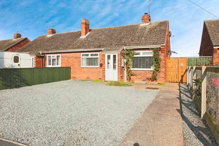 2 Bedroom Semi-Detached Bungalow For Sale In Rosegarth Bungalows, Paull, HU12