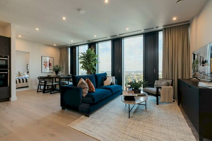 2 Bedroom Penthouse To Rent In Broad Street, Birmingham, B15