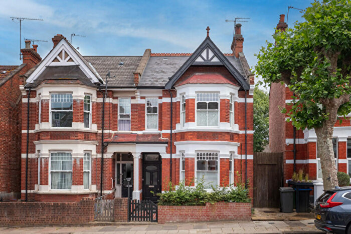 2 Bedroom Flat For Sale In Harlesden Gardens, London, NW10