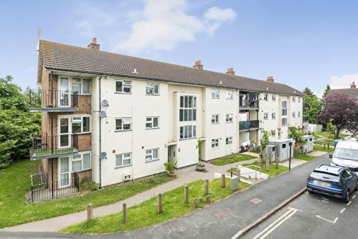 2 Bedroom Flat To Rent In Barton Road, Headington, Oxford, OX3