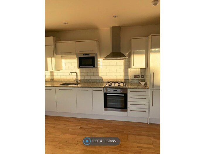 2 Bedroom Flat To Rent In Knights Hill, London, SE27