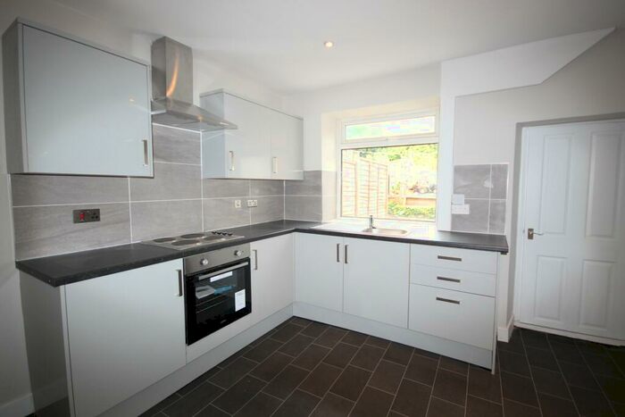 3 Bedroom Semi-Detached House To Rent In Commonside, S10