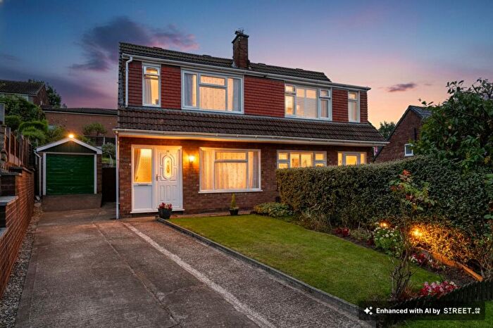 3 Bedroom Semi Detached House For Sale In Wych Fold, Gee Cross, Hyde, SK14