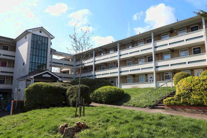 1 Bedroom Flat To Rent In Tudor House, Bracknell, RG12