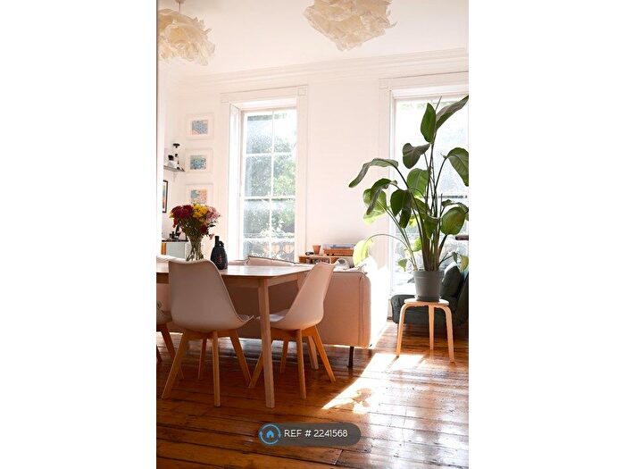 2 Bedroom Flat To Rent In Heer Mews, London, E2