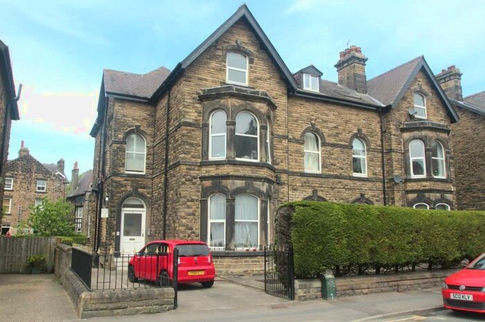 3 Bedroom Apartment To Rent In East Parade, Harrogate, HG1