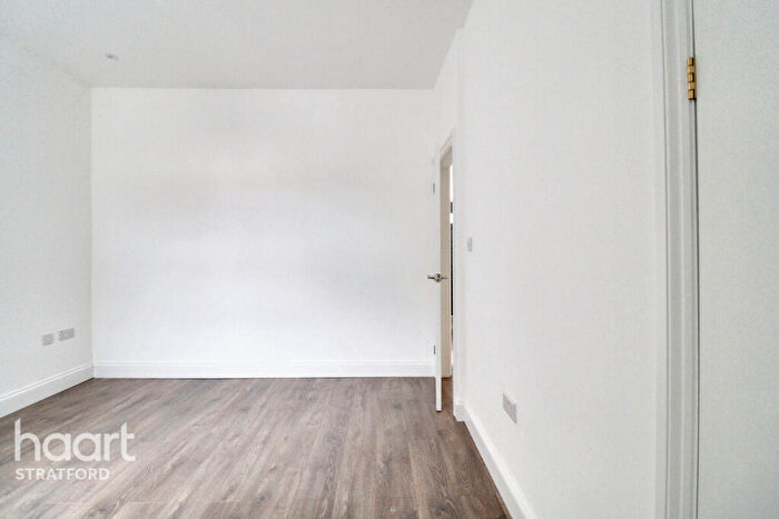 3 Bedroom Terraced House For Sale In Geere Road, Stratford, E15