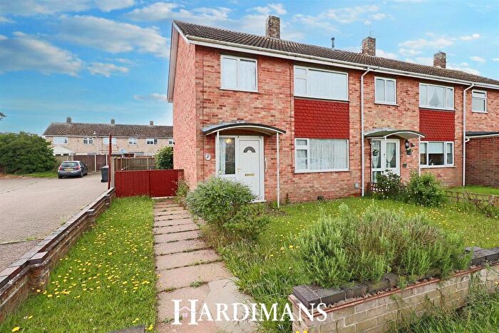 3 Bedroom Semi Detached House For Sale In Hopelyn Close, Lowestoft, NR32