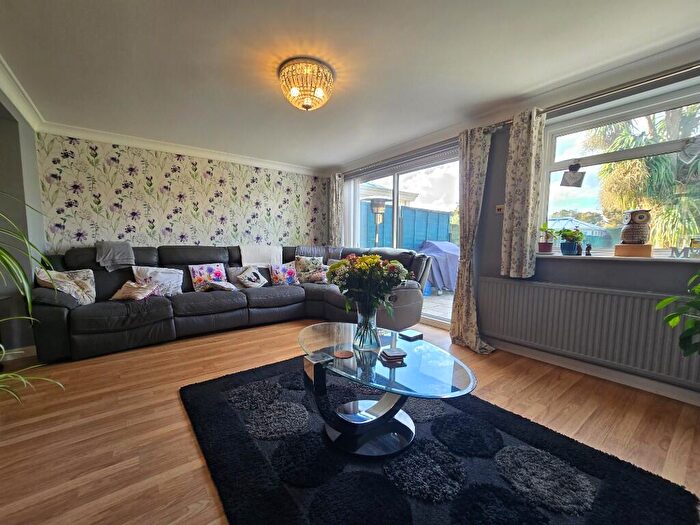 3 Bedroom Semi-Detached House For Sale In Wakering Road, Shoeburyness, SS3