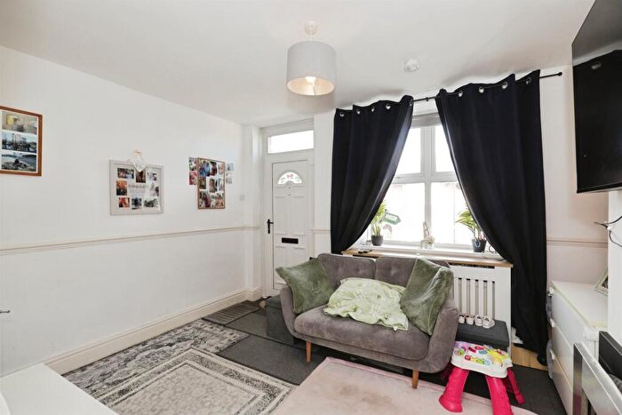 2 Bedroom Terraced House For Sale In Bachelor Gardens, Harrogate, HG1