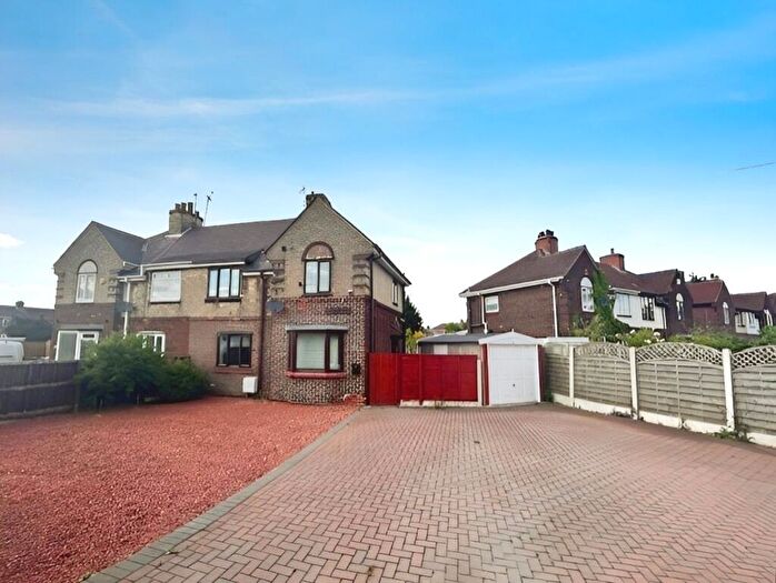 4 Bedroom Semi-Detached House To Rent In Scrooby Road, Bircotes, Doncaster, Nottinghamshire, DN11