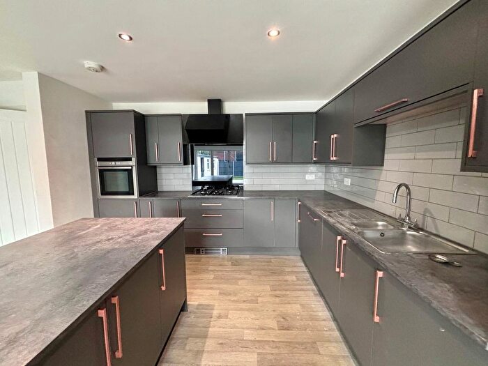 3 Bedroom Semi-Detached House To Rent In Wrenthorpe, Wakefield, WF1