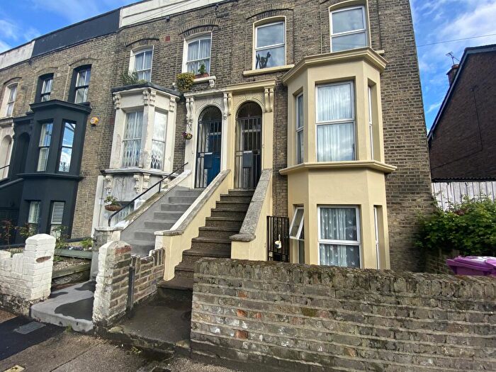 1 Bedroom Flat To Rent In Tredegar Road, Bow, E3