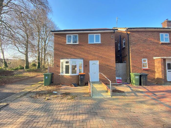 2 Bedroom Detached House To Rent In Spinney Crescent, Dunstable, LU6