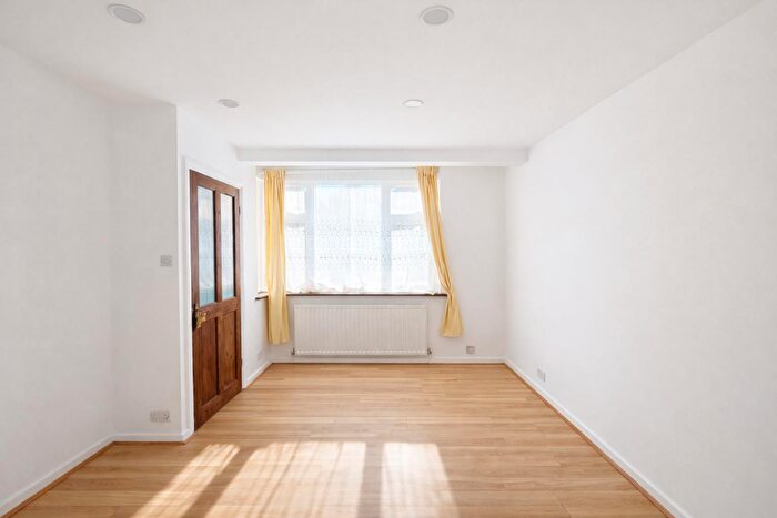 2 Bedroom Terraced House To Rent In Boscombe Road, North Cheam, Sutton, KT4