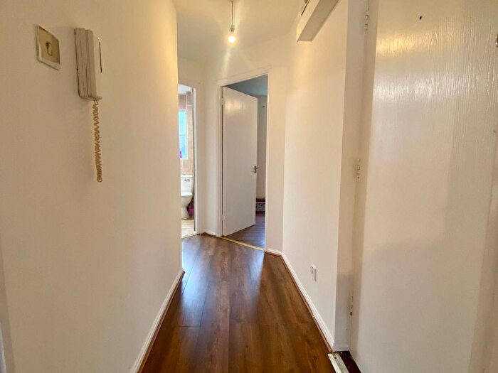 1 Bedroom Flat To Rent In Kennedy Close, Mitcham, CR4