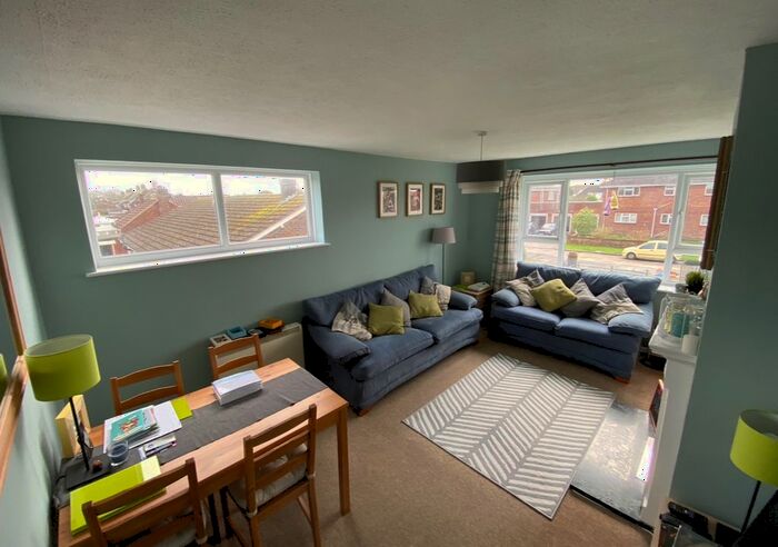 2 Bedroom Flat To Rent In St. Marys Close, Littlehampton, BN17