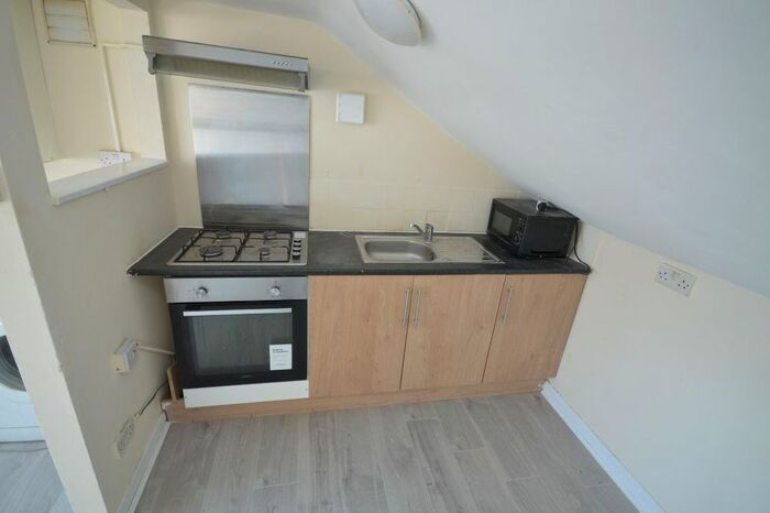 Studio To Rent In Hoe Street, London, E17